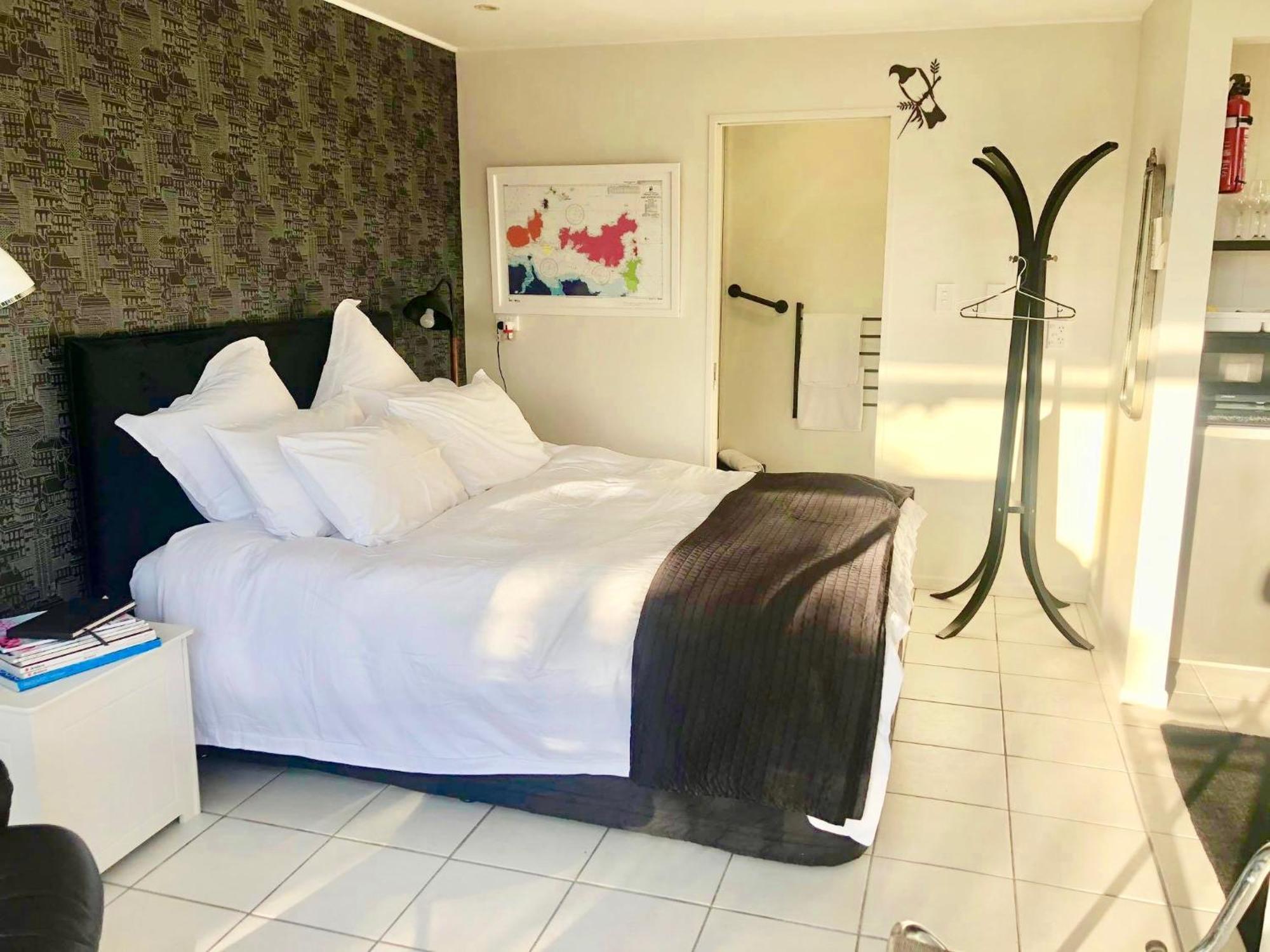Le Chalet Waiheke Apartments Ostend Oda fotoğraf