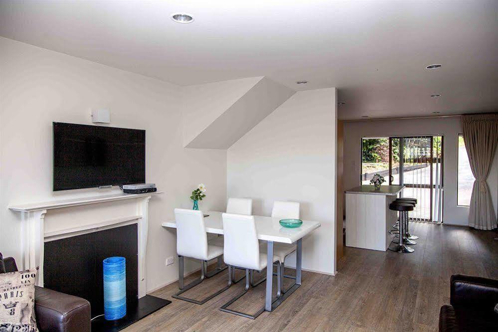 Le Chalet Waiheke Apartments Ostend Dış mekan fotoğraf
