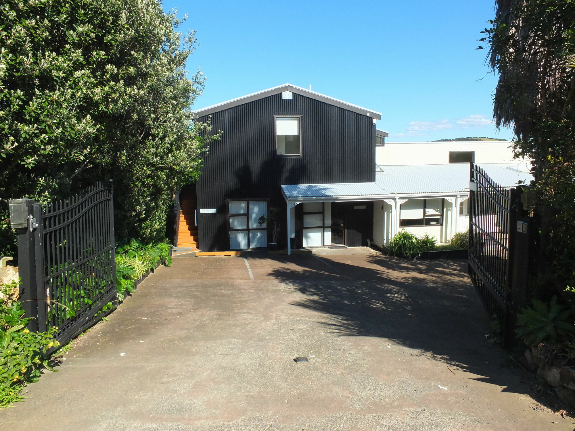 Le Chalet Waiheke Apartments Ostend Dış mekan fotoğraf