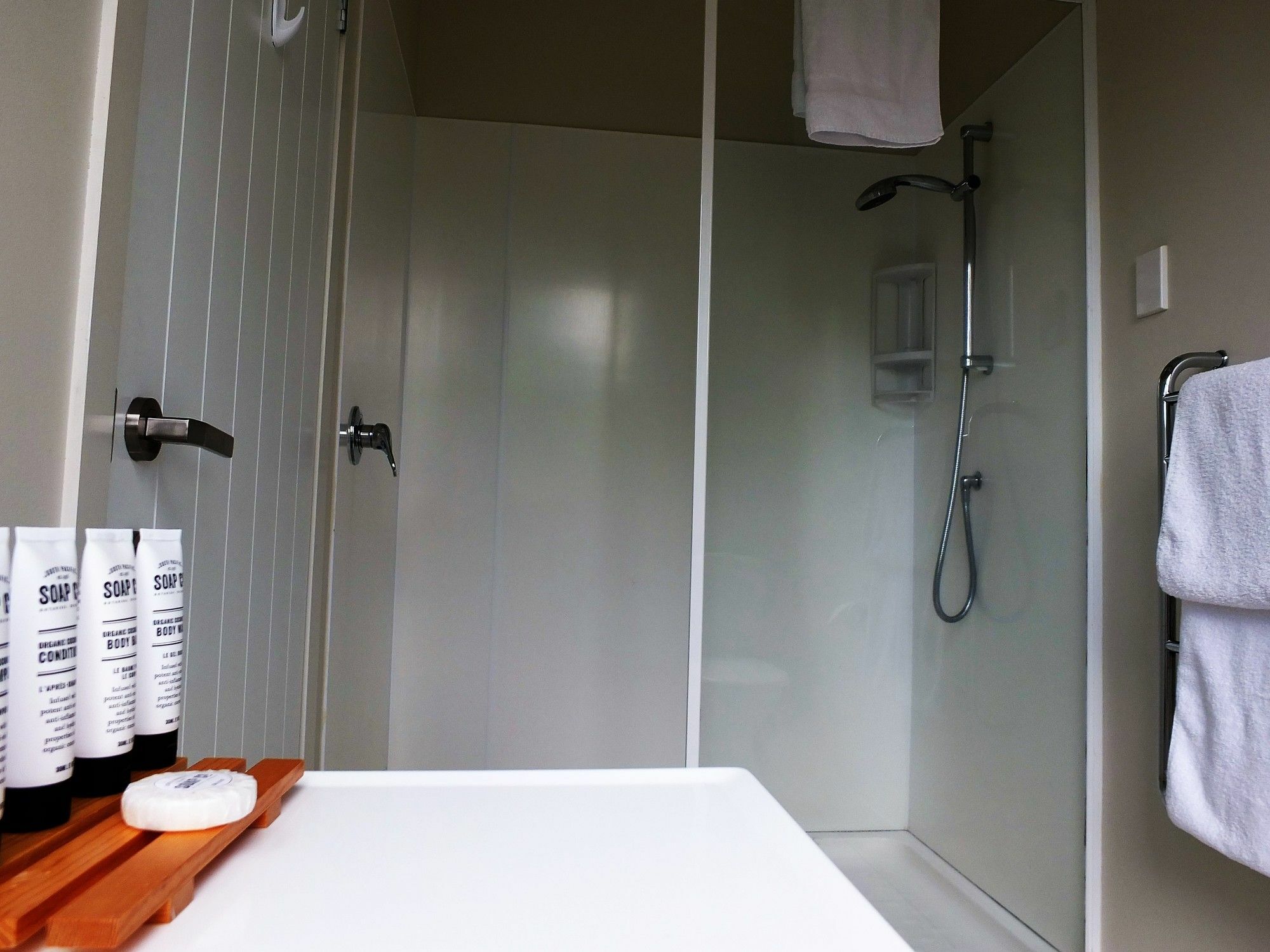 Le Chalet Waiheke Apartments Ostend Dış mekan fotoğraf