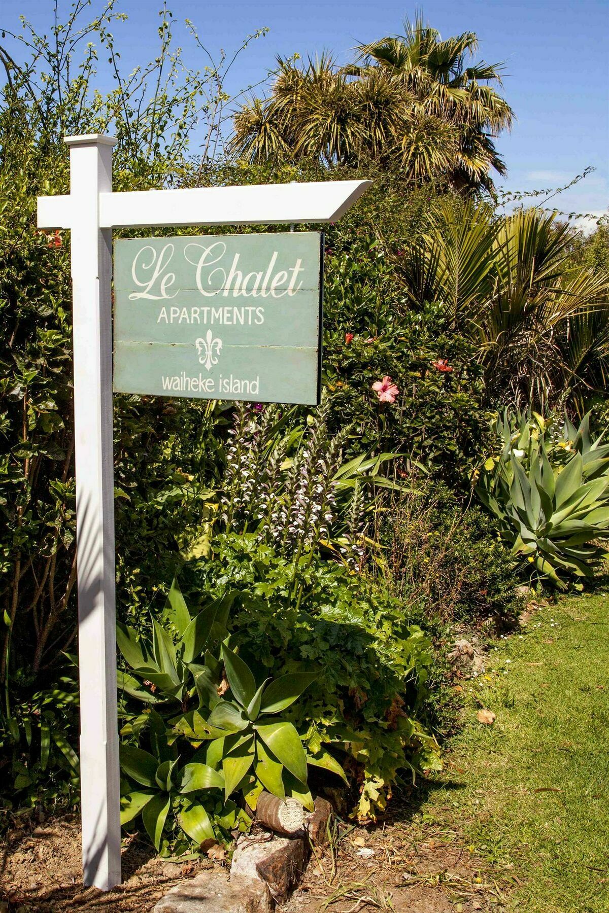 Le Chalet Waiheke Apartments Ostend Dış mekan fotoğraf